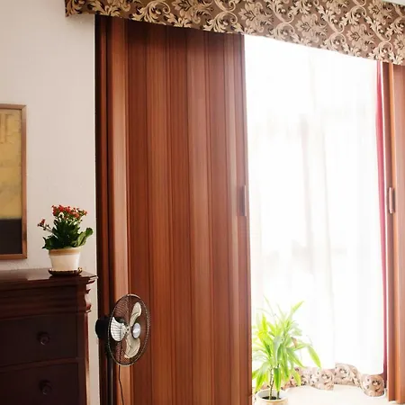Aparthotel House *