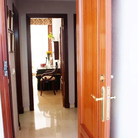 Aparthotel House *
